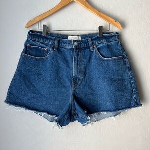 Abercrombie & Fitch “The 90s relaxed cutoff short high rise”